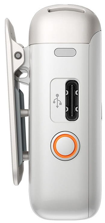 Mała biała kamera z klipsem, portem USB i pomarańczowym przyciskiem.