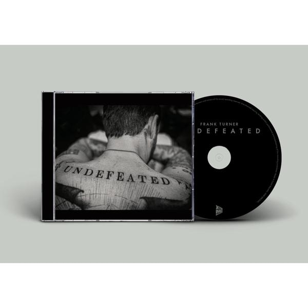 CD-Cover von Frank Turners Album "Defeated" mit Rückenansicht eines Mannes mit Tattoo.