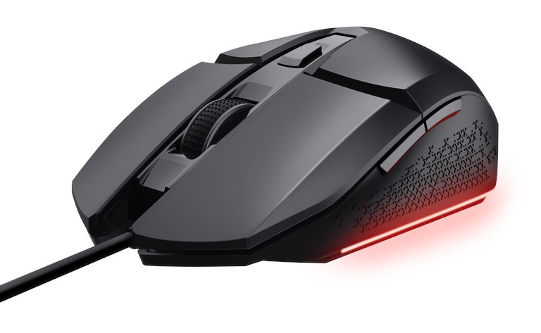 Czarna mysz do gier z czerwonymi światłami i kablem, na białym tle.