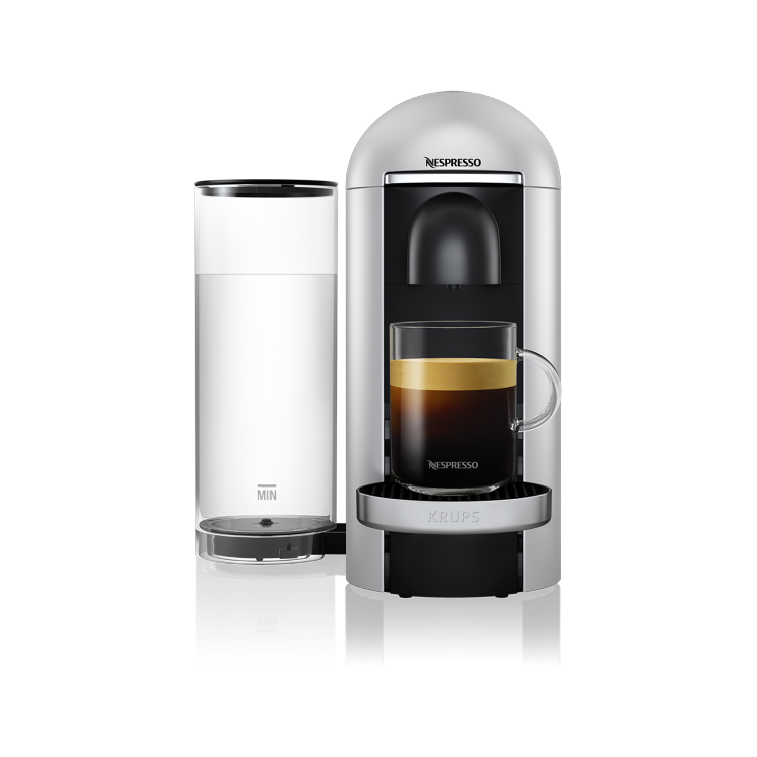 Zilveren Nespresso-machine met een glas koffie en een watercontainer.