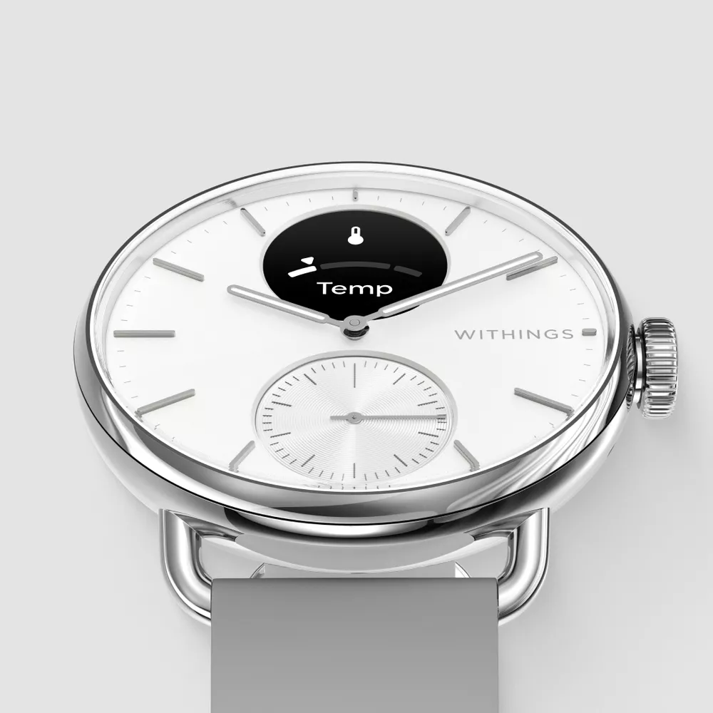 Egy fehér óra szürke szíjjal mutatja a hőmérsékletet. A számlapon a Withings és a Temp felirat látható.