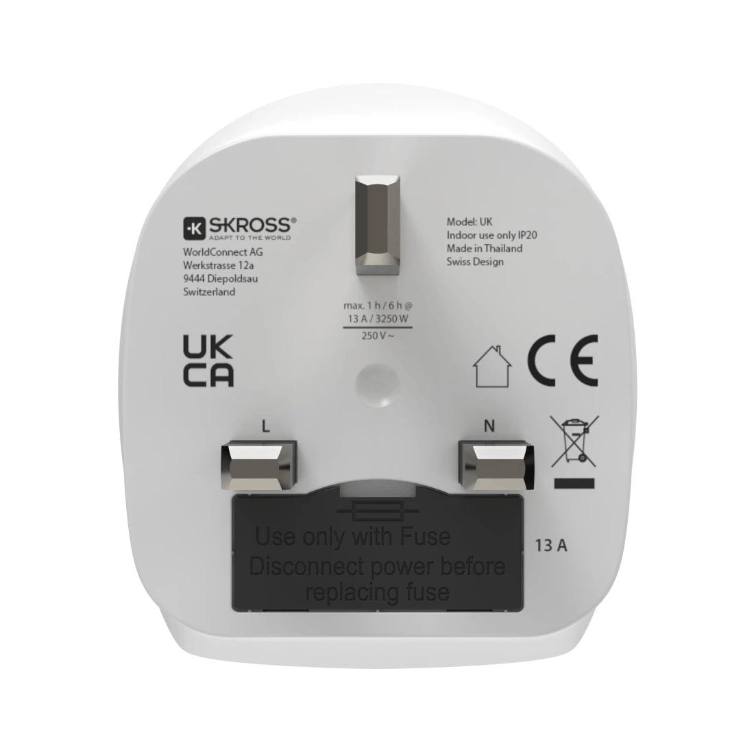 Adaptador de viaje blanco con enchufes del Reino Unido y CA, y etiqueta con información de seguridad y eléctrica.
