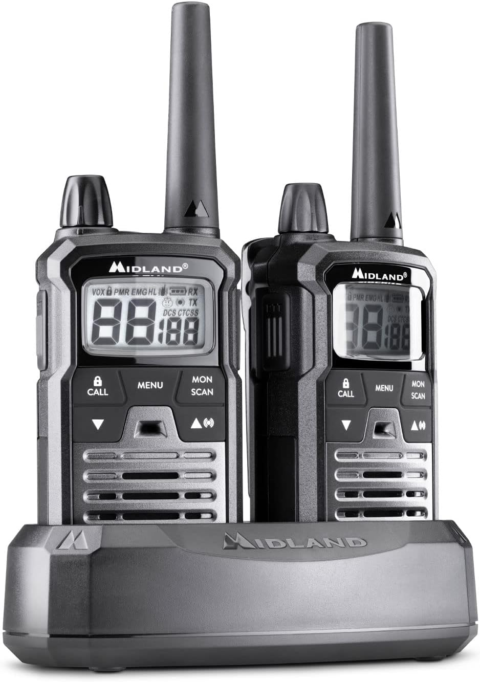Dos walkie-talkies negros con antenas en una base de carga, botones grises y pantallas digitales.