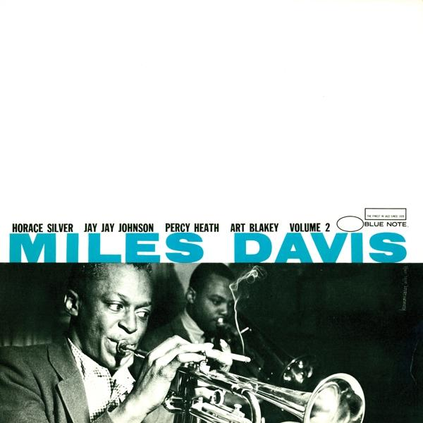 Albumcover mit Miles Davis und anderen Musikern, die Trompete spielen. Titel: Miles Davis Volume 2.