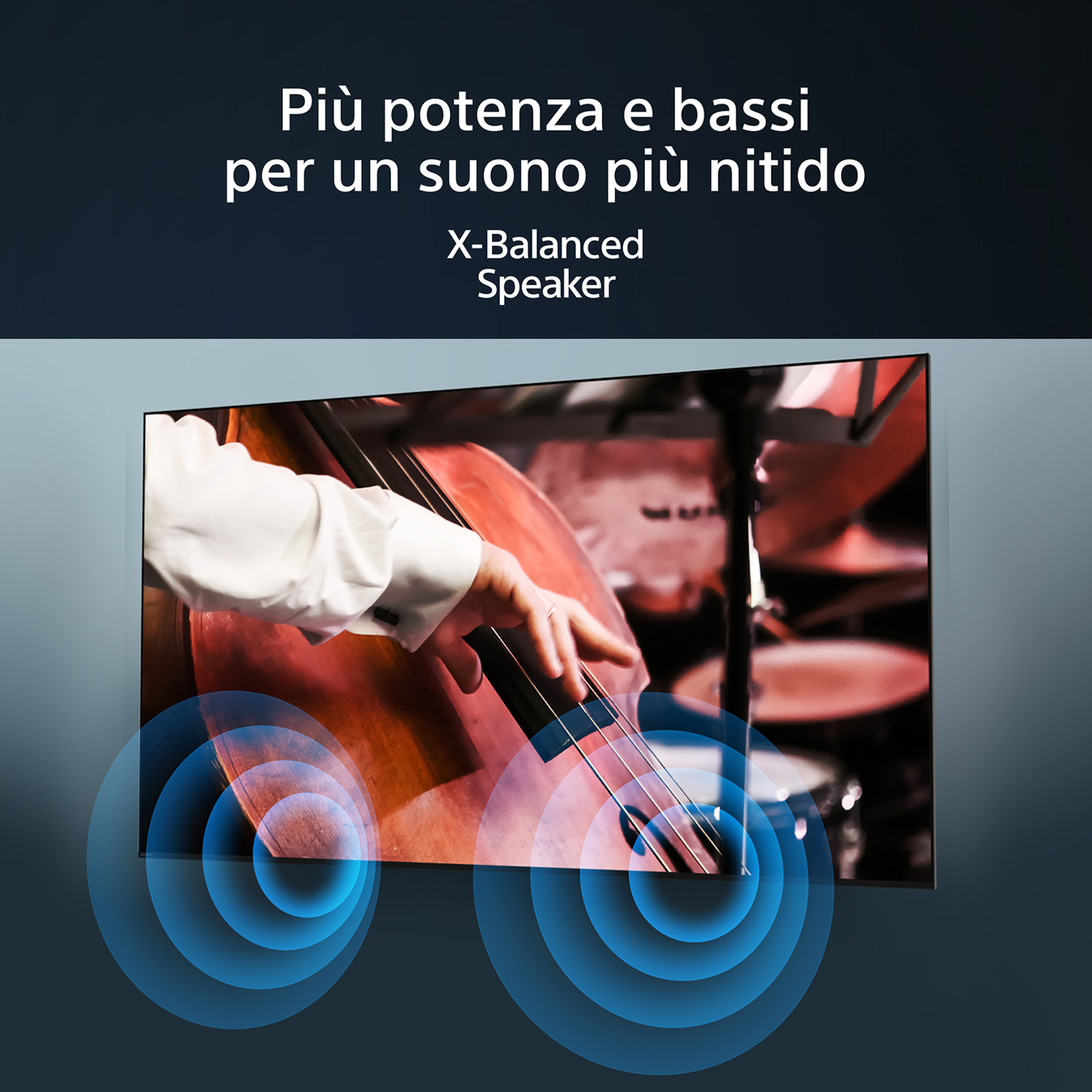Uno schermo TV con un'esibizione musicale e una sovrapposizione di testo.