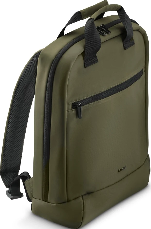 Ein olivgrüner Rucksack mit Griff und Reißverschlusstasche auf weißem Hintergrund.