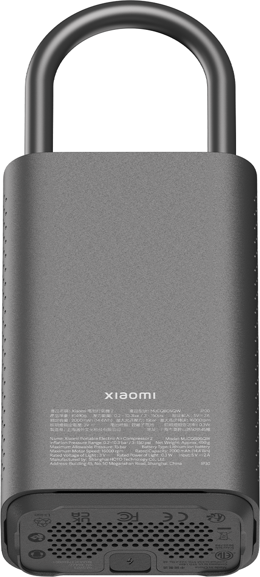Szürke eszköz fekete fogantyúval és Xiaomi logóval. Műszaki adatok nyomtatva.
