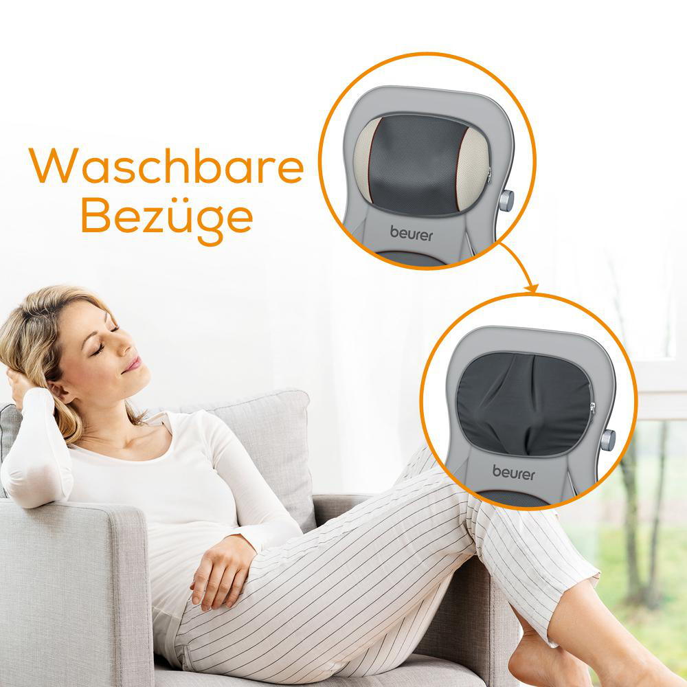 Frau entspannt sich im Sessel mit Massagekissen, Nahaufnahme der Kissendetails.