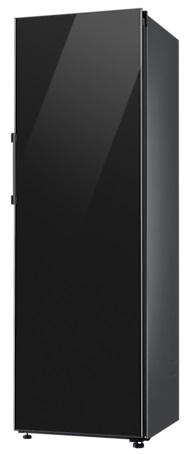 Kuchnia z szarymi szafkami i wbudowaną lodówką z otwartymi szufladami.