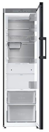 Czarna lodówka z otwartymi drzwiami, półkami i szufladami.