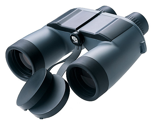 Ciemnoszara lornetka z otwartymi osłonami obiektywu, skierowana w stronę widza. Marka to FUJINON.