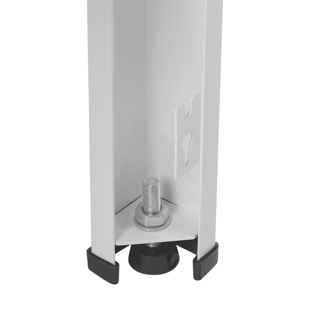 Zbliżenie białej metalowej nogi podporowej ze śrubą i czarną stopą.