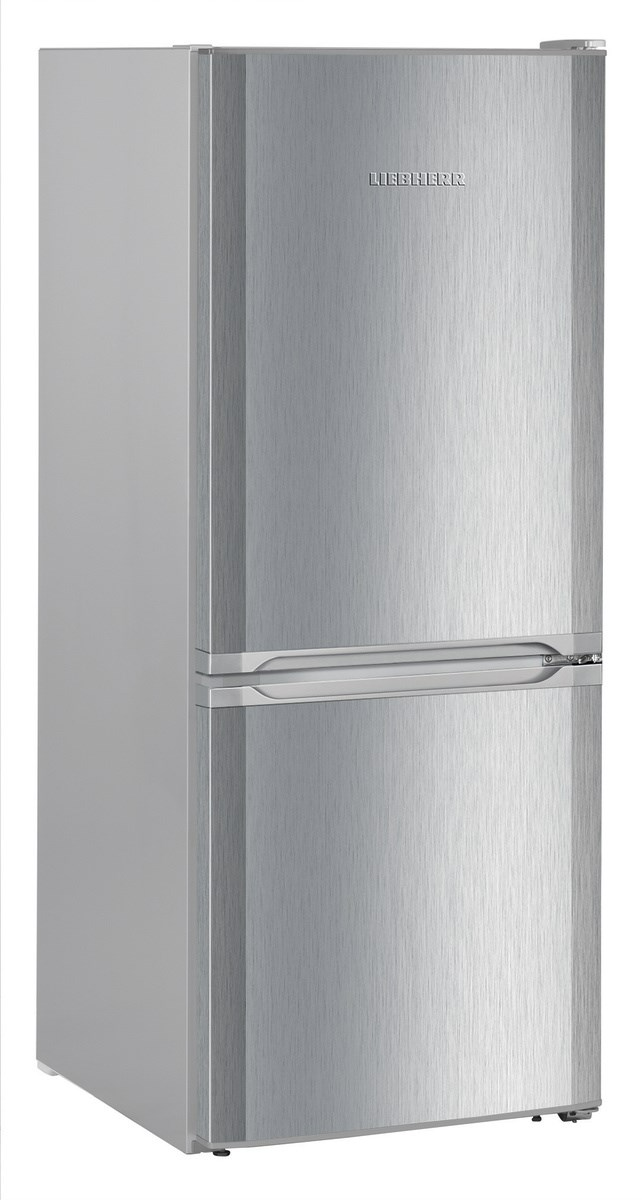 Ezüst Liebherr hűtőszekrény. Az ajtó zárva, a háttér fehér.