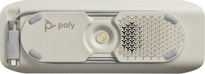 Draufsicht auf ein beiges Gerät mit Poly-Logo. Mit USB-Kabel und geometrisch gemusterten Abschnitten.