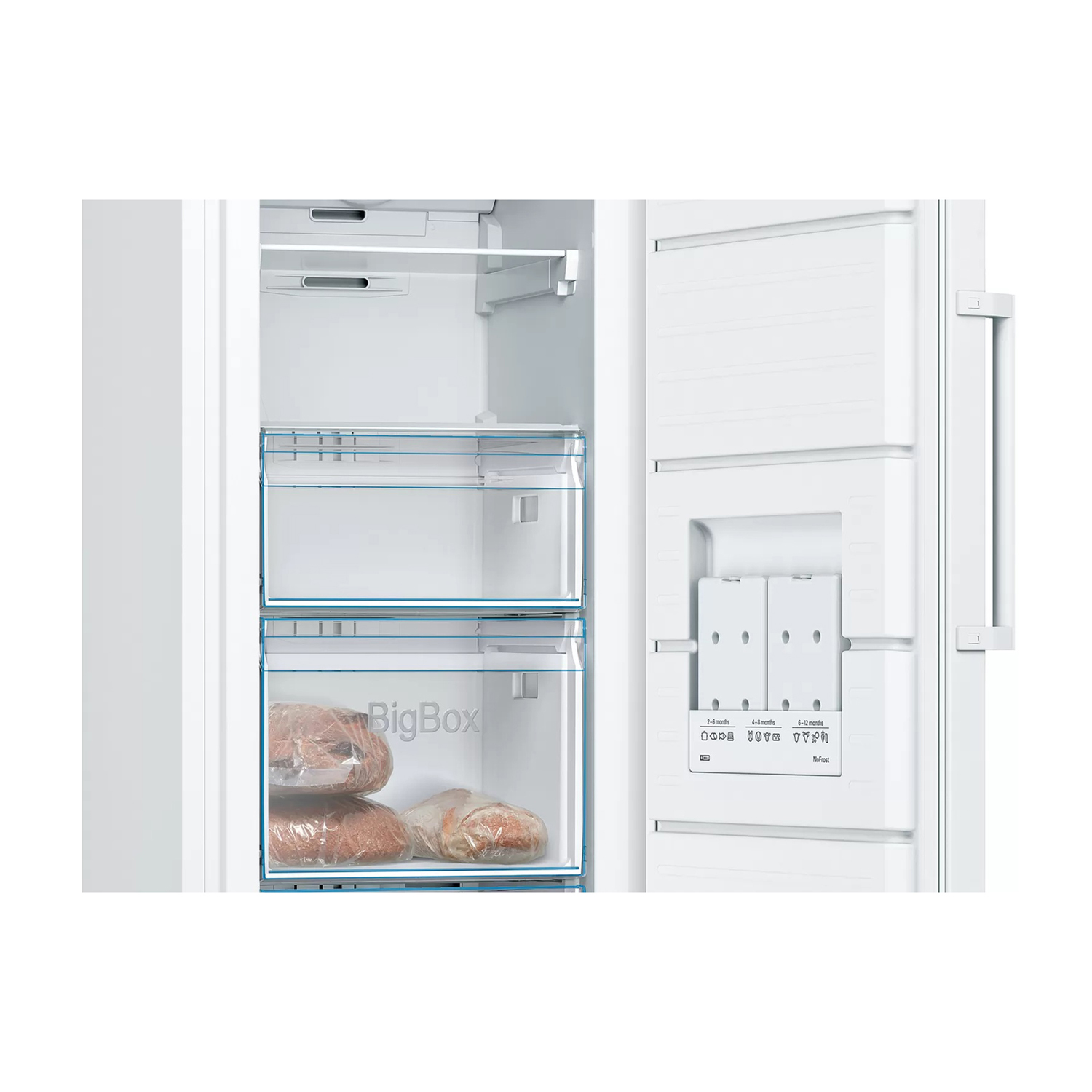 Freezer bianco con porta aperta, mostra ripiani e cassetti.