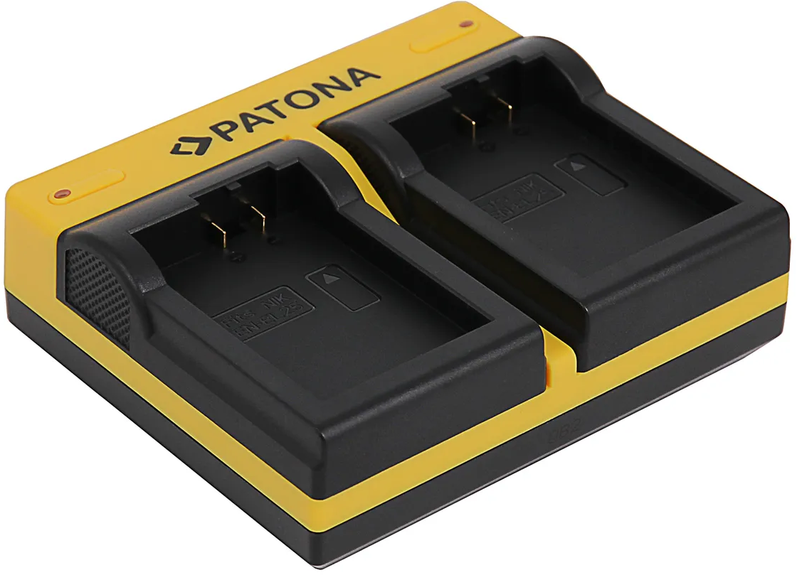 Un chargeur double jaune et noir avec deux fentes.