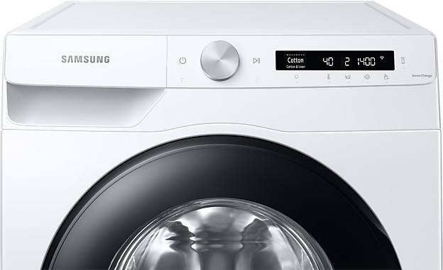 Une machine à laver Samsung blanche. Elle a une porte noire et un affichage numérique.