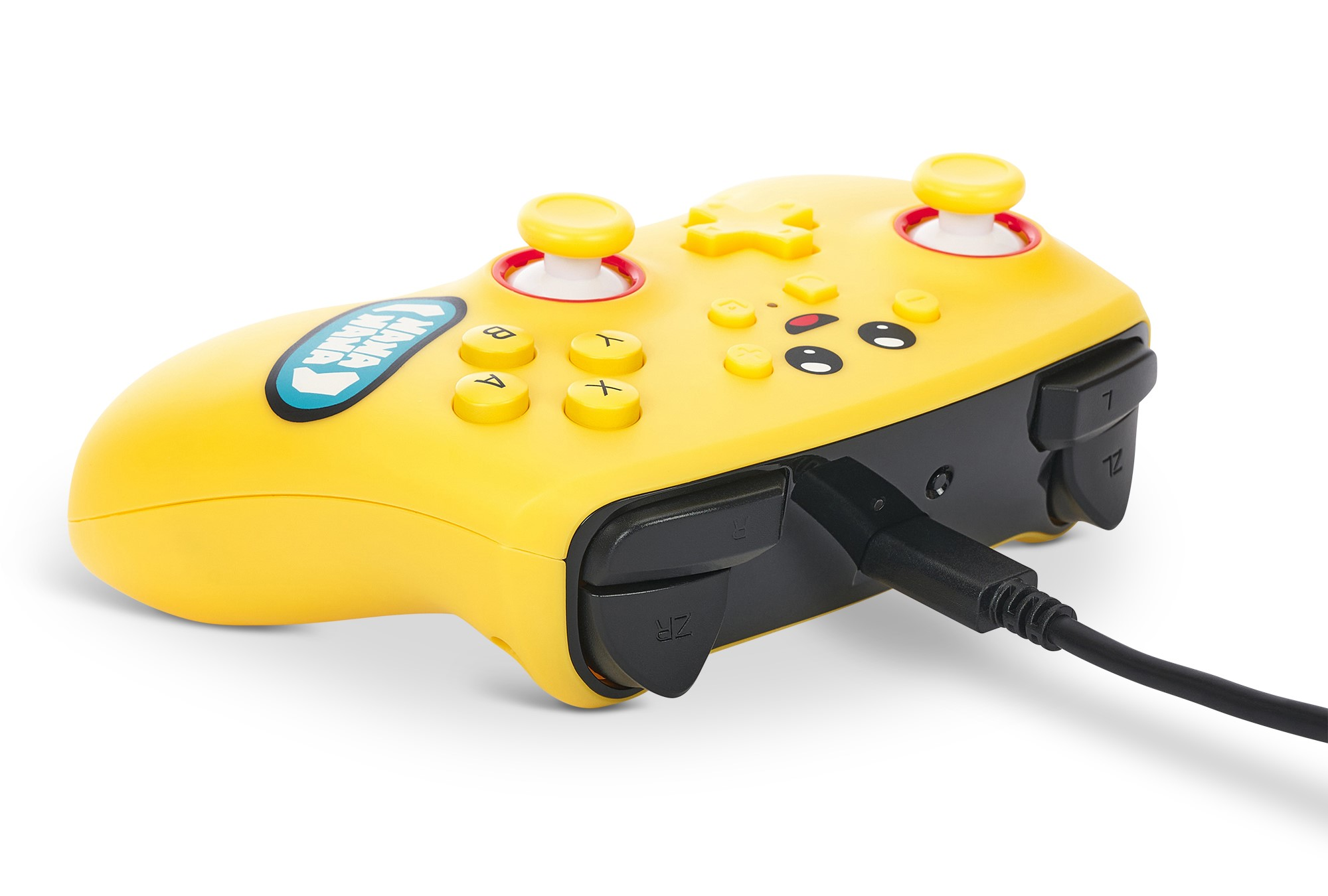 Ein gelber Controller im Pikachu-Design, verbunden mit einem schwarzen Kabel.