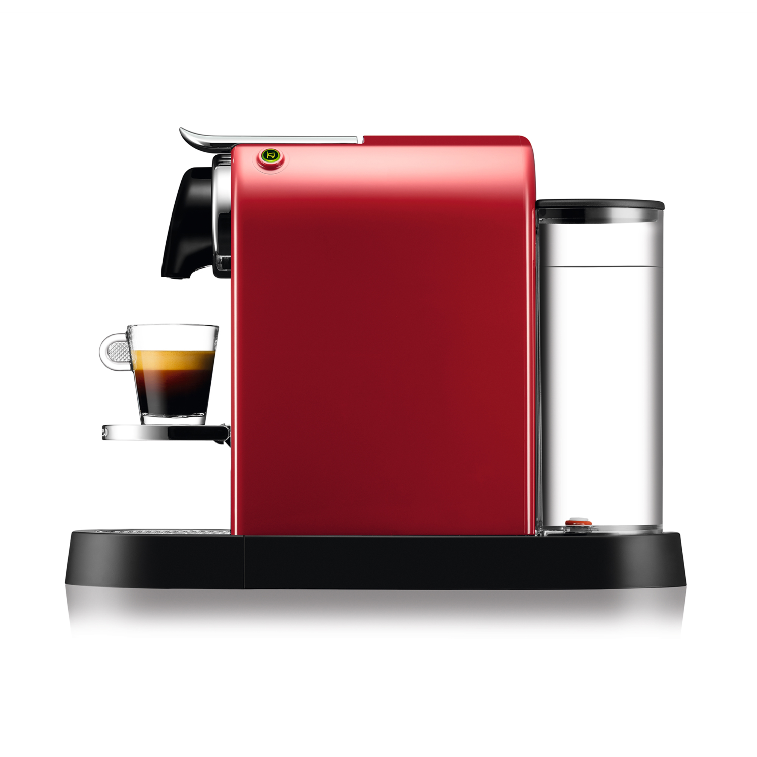Rode Nespresso koffiemachine met een watertank en een glas espresso.