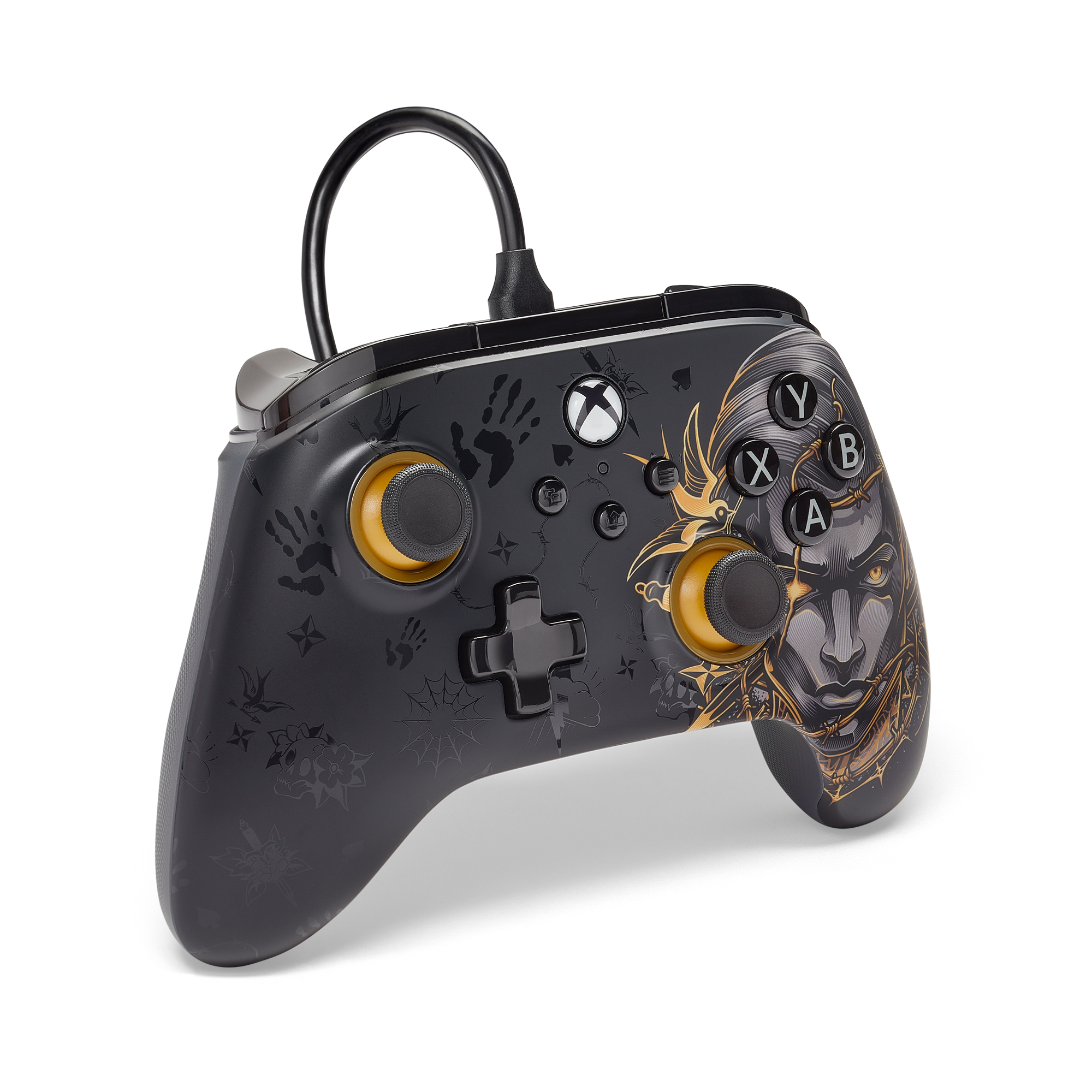 Schwarzer Xbox-Controller mit goldenen Akzenten, einem Gesichtsdesign und Kabelanschluss.