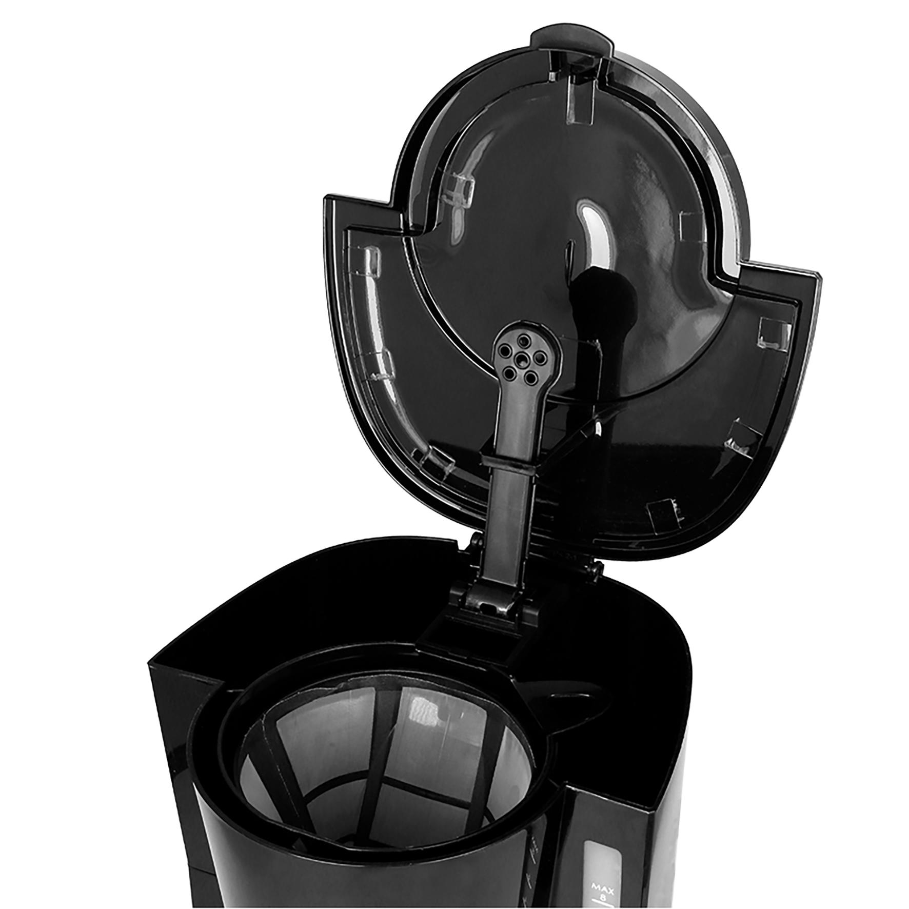Schwarze Kaffeemaschine, Deckel offen. Filterkorb innen sichtbar. Weißer Hintergrund.