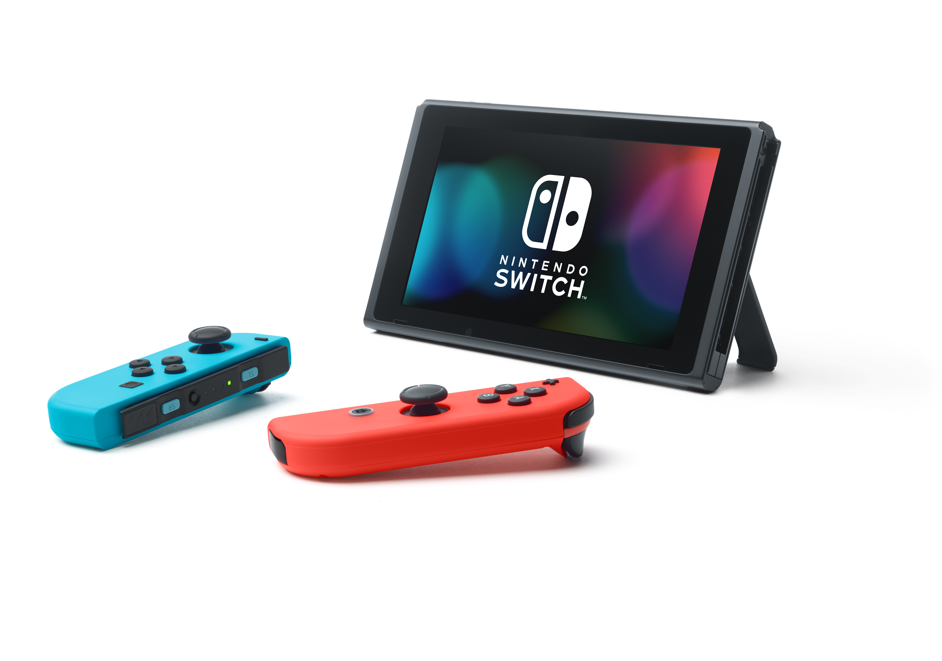 Una Nintendo Switch con dos mandos, uno azul y otro rojo, sobre fondo blanco.