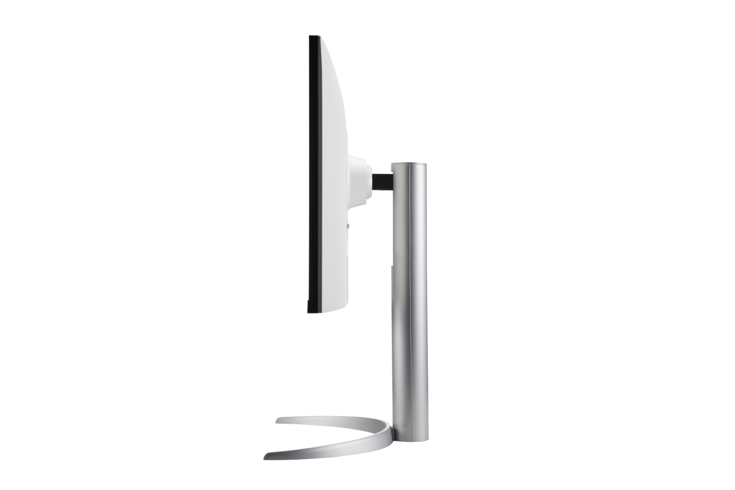 Een zijaanzicht van een witte computermonitor met een zilveren standaard. Het scherm is leeg.