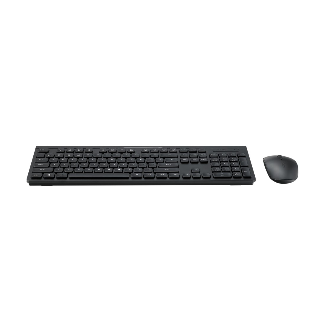 Schwarze kabellose Tastatur und Maus auf weißem Hintergrund.