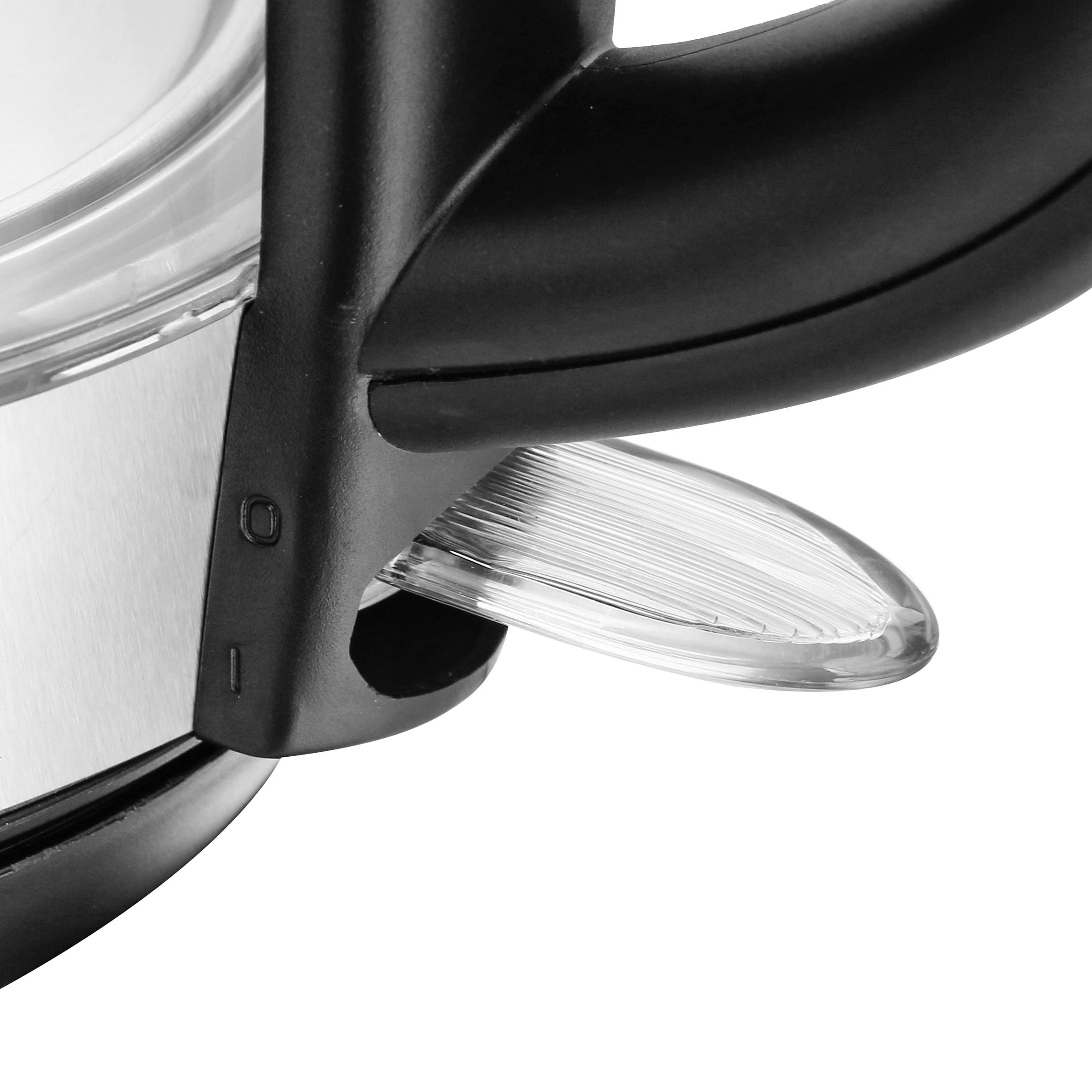 Nahaufnahme eines transparenten Schalters an einem schwarz-silbernen Wasserkocher.