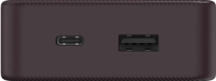 Eine dunkelbraune Powerbank, die USB-C- und USB-A-Anschlüsse zeigt.