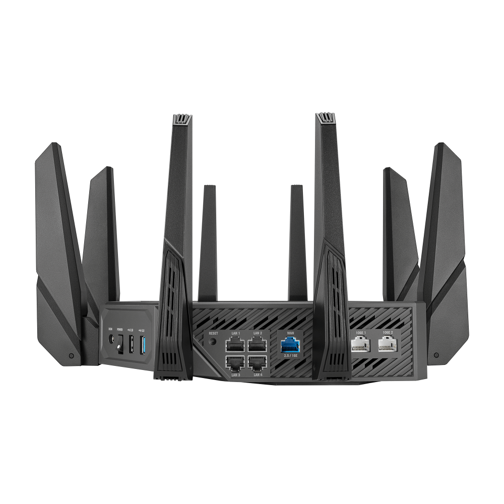 Router negro con múltiples antenas, puertos y etiquetas sobre fondo blanco, vista trasera.