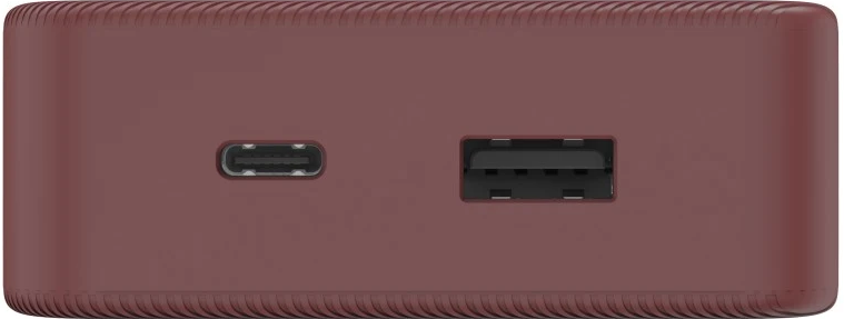 Nahaufnahme einer weinroten Powerbank mit USB-C-Anschluss und USB-A-Anschluss.
