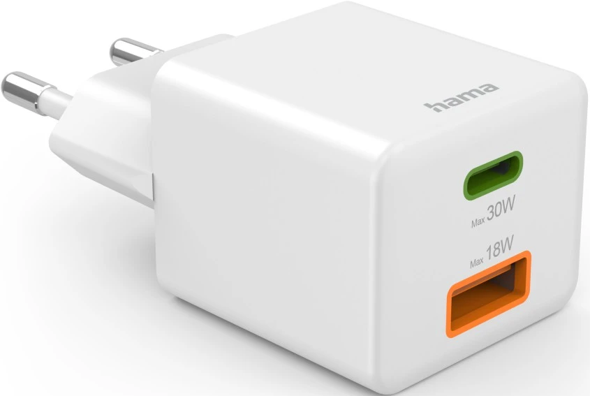 Ein weißer Ladestromblock mit grünem und orangem Anschluss.