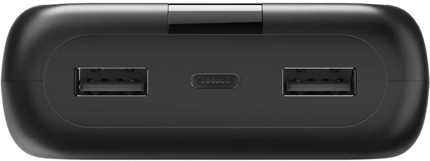 Schwarzes tragbares Ladegerät mit zwei USB-Anschlüssen und einem USB-C-Anschluss.