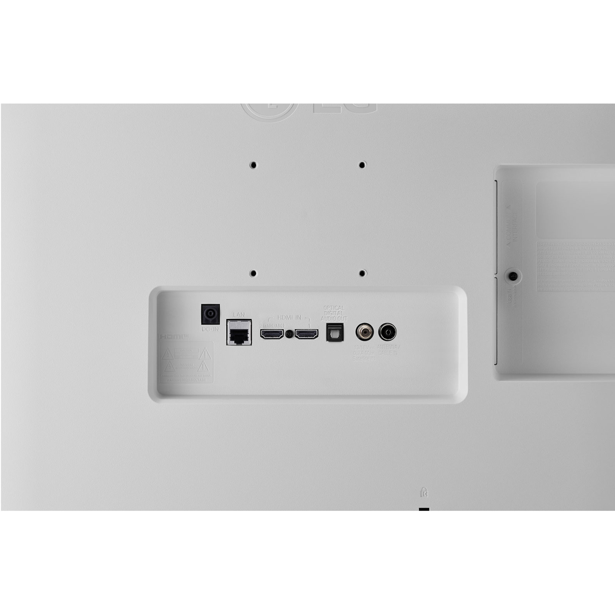 Parte trasera de un monitor blanco. Múltiples puertos, incluyendo HDMI, USB y conexión de energía.