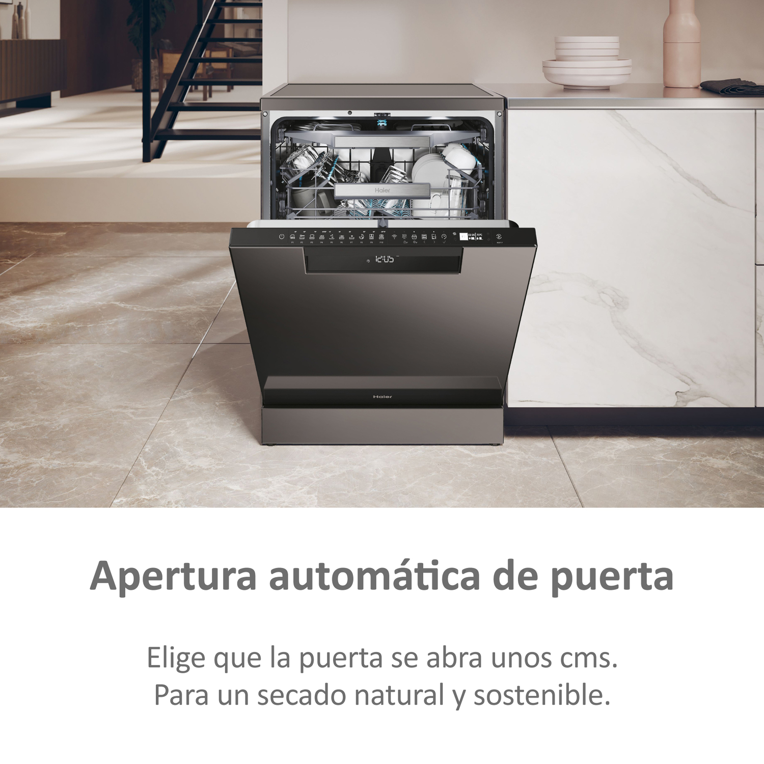 Lavavajillas con puerta abierta. Texto en español sobre apertura automática de puerta.