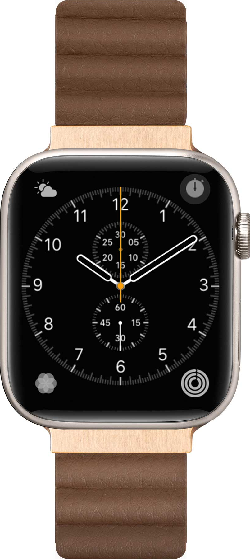 Une Apple Watch argentée avec un bracelet en cuir marron, affichant l'heure et les icônes météo sur l'écran noir.