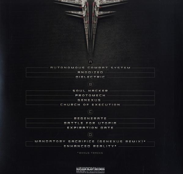 Album-Rückseite mit Titelliste. Dunkler Hintergrund mit Metallic-Design und Logo oben.