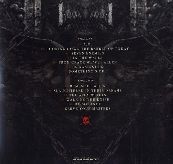 Schwarzes Albumcover mit Songtiteln und einer Totenkopf-Grafik. Rotes Totenkopf-Logo.
