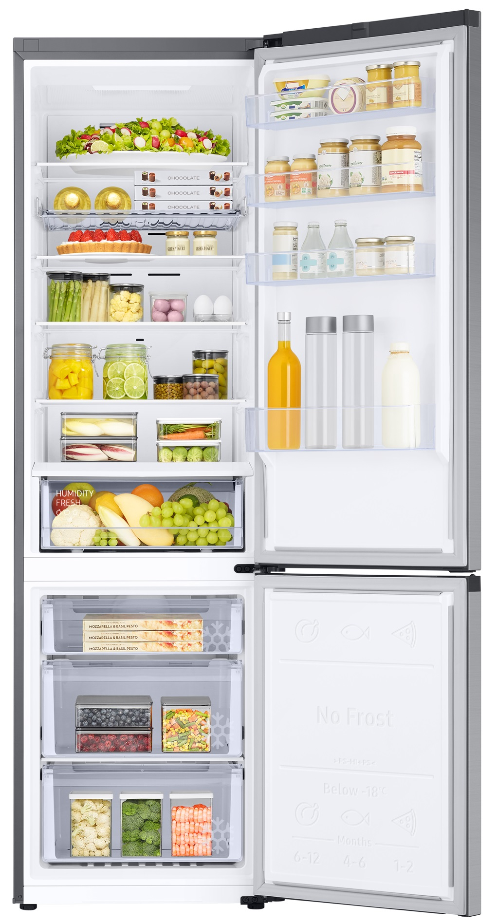 Otwarta lodówka wypełniona jedzeniem. Widoczne owoce, warzywa, słoiki i butelki.