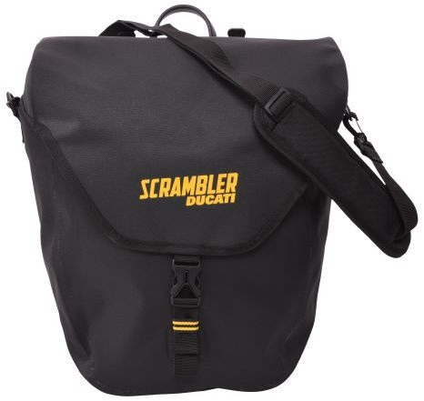 Czarna torba rowerowa z paskiem na ramię. Widoczny napis "SCRAMBLER DUCATI".