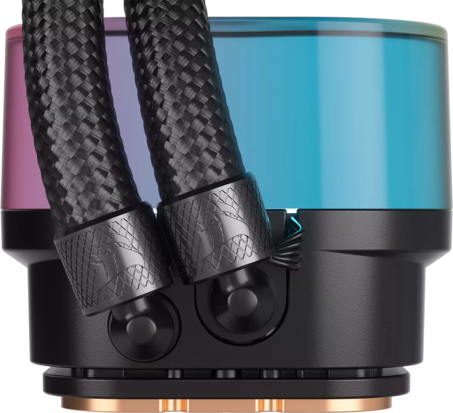 Nahaufnahme eines Flüssigkeitskühlsystems für einen Computer, mit schwarzen Schläuchen und einer farbenfrohen RGB-beleuchteten Basis.