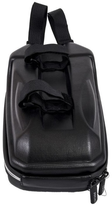 Czarna torba motocyklowa Ducati z paskami. Ma teksturowaną powierzchnię i zamek błyskawiczny. Górne paski uchwytu.