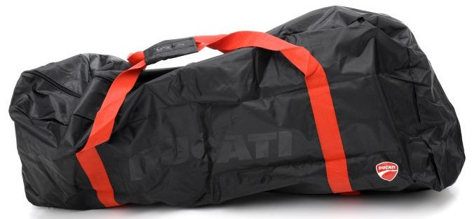 Czarna torba podróżna Ducati z czerwonymi paskami i logo Ducati.
