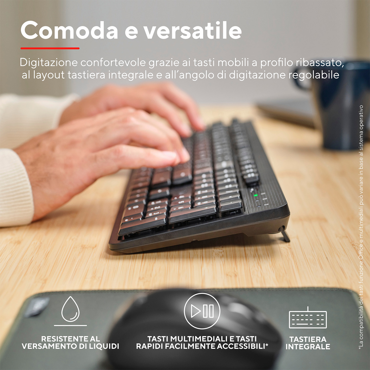 Mani di una persona che digitano su una tastiera nera su una superficie di legno.