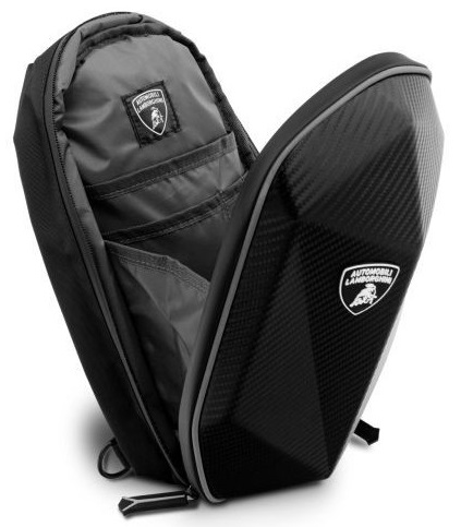 Czarny plecak Lamborghini, otwarty. Wewnętrzne kieszenie i logo Lamborghini.