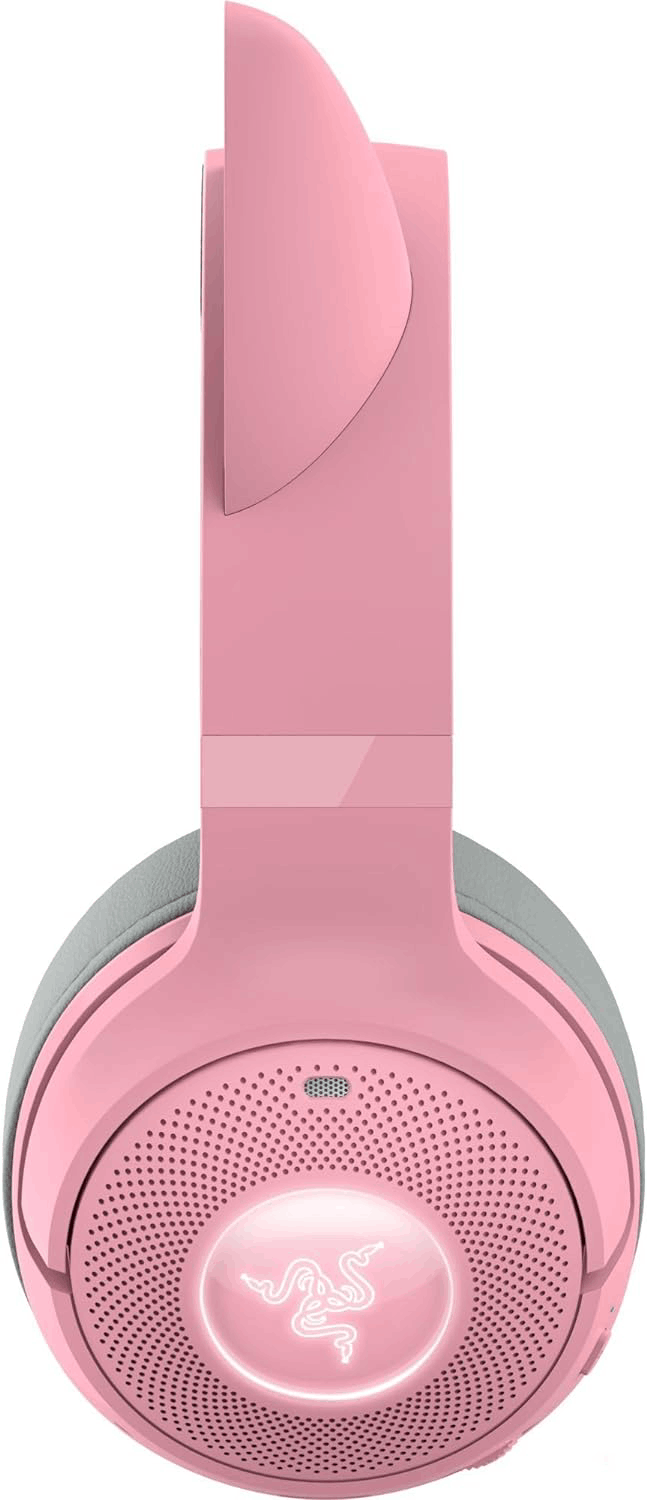 Auriculares gaming Razer rosas desde un lateral. El logotipo de Razer es visible en la copa.