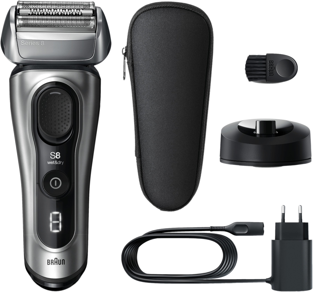 Braun Series 8 elektrisch scheerapparaat met accessoires: reisetui, oplader, reinigingsborstel en voedingsadapter.