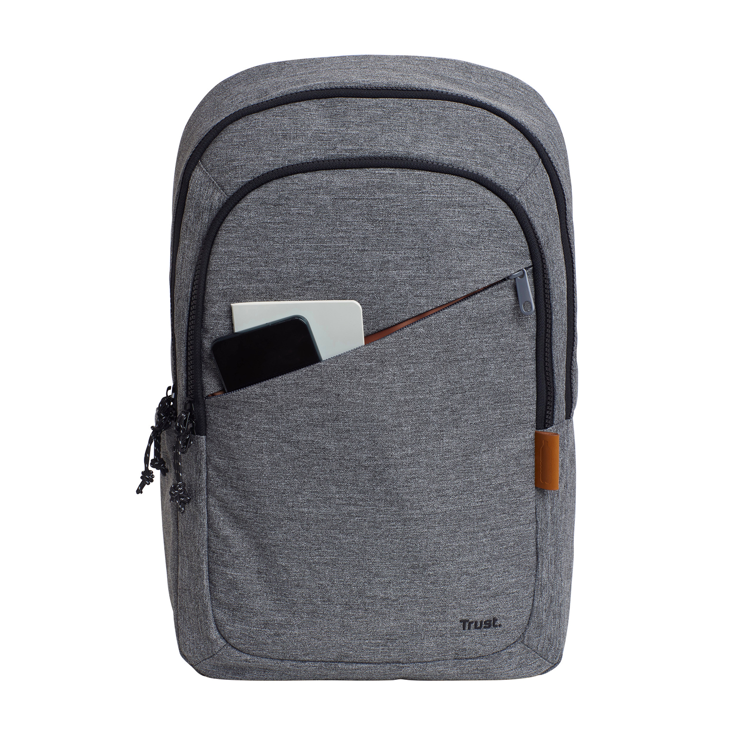 Zaino grigio con una tasca che contiene uno smartphone e un blocco note. La borsa ha un'etichetta in pelle marrone.