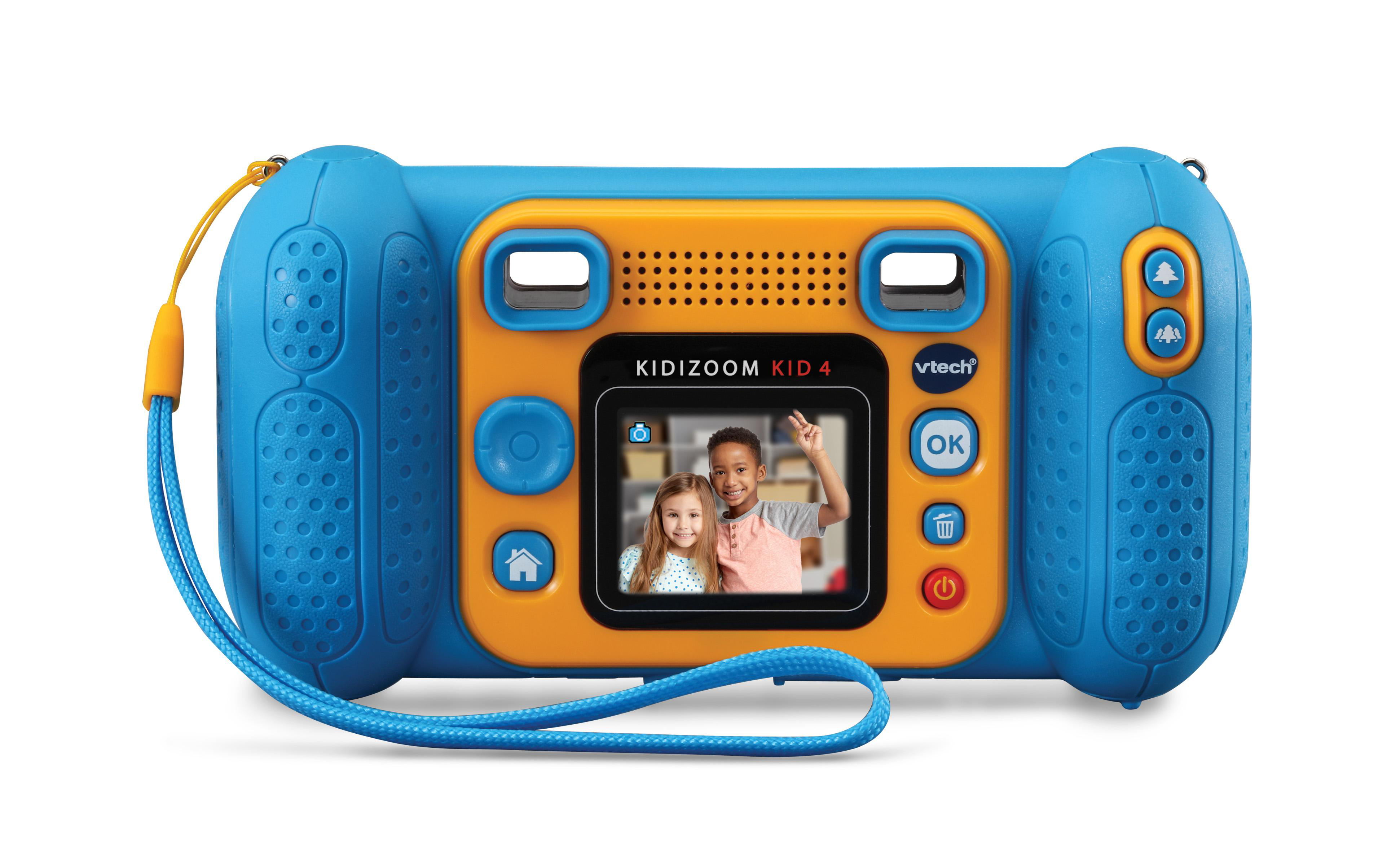 Blaue und gelbe Kidizoom-Kamera, Bildschirm zeigt zwei Kinder. Blaue Handschlaufe. OK-Taste sichtbar.